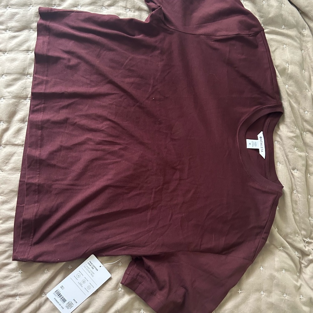 NWT Athleta Short Sleeve Tee in Burgundy medium